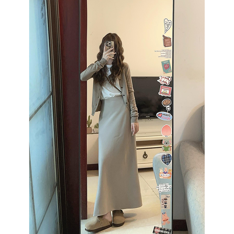 French-Style High-End Two-Piece Set: Fitted Knitted Cardigan and Half-Length Skirt for Women - Autumn Winter Fashion French-Style High-End Two-Piece Set: Fitted Knitted Cardigan and Half-Length Skirt for Women - Autumn Winter Fashion