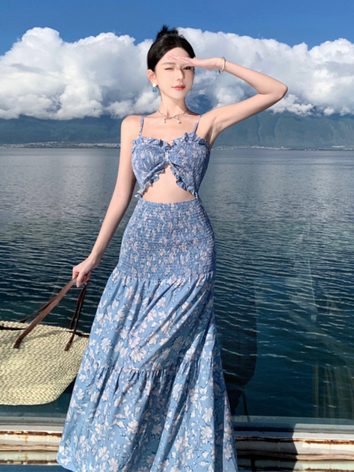 French-Style Hollowed-Out Floral Beach Dress for Women – Seaside Vacation Photo Dress with Waist Detail French-Style Hollowed-Out Floral Beach Dress for Women – Seaside Vacation Photo Dress with Waist Detail