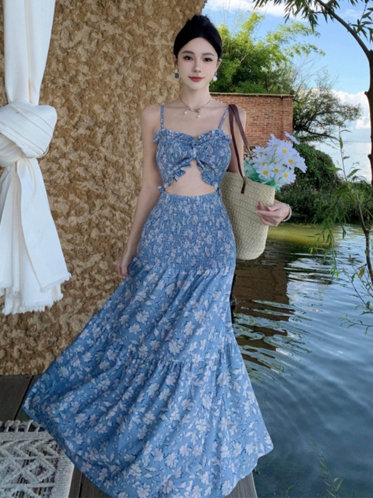 French-Style Hollowed-Out Floral Beach Dress for Women – Seaside Vacation Photo Dress with Waist Detail French-Style Hollowed-Out Floral Beach Dress for Women – Seaside Vacation Photo Dress with Waist Detail