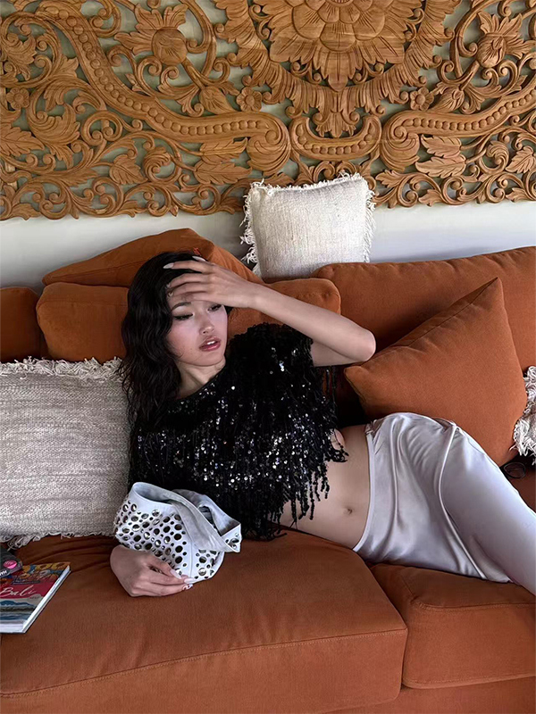 French-Style Light Luxury Reversible Sequined Irregular Tassel Cape for Women - Chic High-End Fashion Statement Piece French-Style Light Luxury Reversible Sequined Irregular Tassel Cape for Women - Chic High-End Fashion Statement Piece