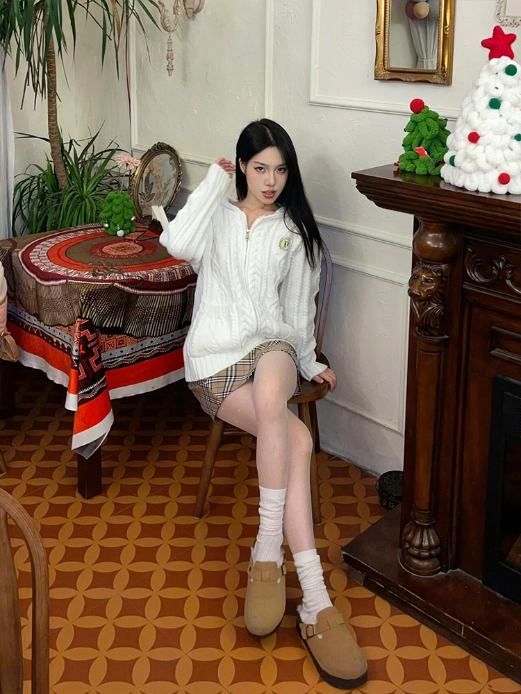 French-Style Long Sleeve Knitted Cardigan for Women - Casual Versatile Slimming Sweater Coat for Autumn and Winter Fashion French-Style Long Sleeve Knitted Cardigan for Women - Casual Versatile Slimming Sweater Coat for Autumn and Winter Fashion