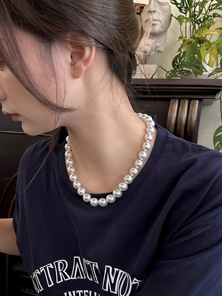 French-Style Pearl Necklace for Women - Elegant Light Luxury Clavicle Chain Accessory