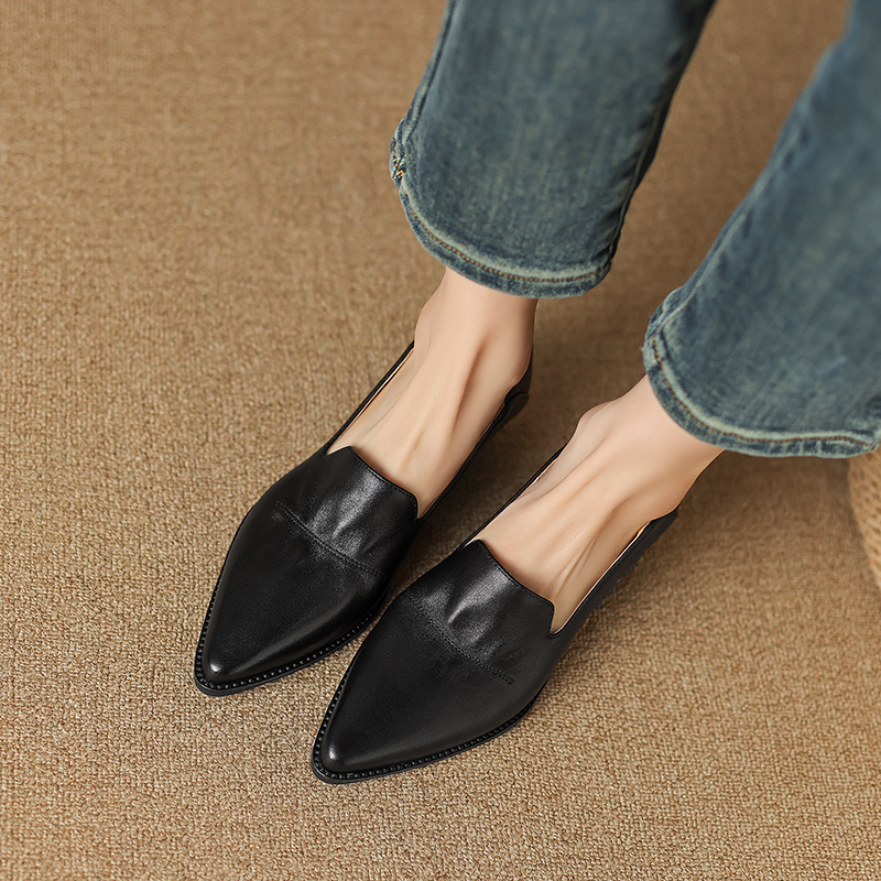 French-Style Pointed Toe Chunky Heel Slip-On Shoes for Women, Retro Mid-Heel Leather Grandma Shoes, Sizes 40-41 French-Style Pointed Toe Chunky Heel Slip-On Shoes for Women, Retro Mid-Heel Leather Grandma Shoes, Sizes 40-41