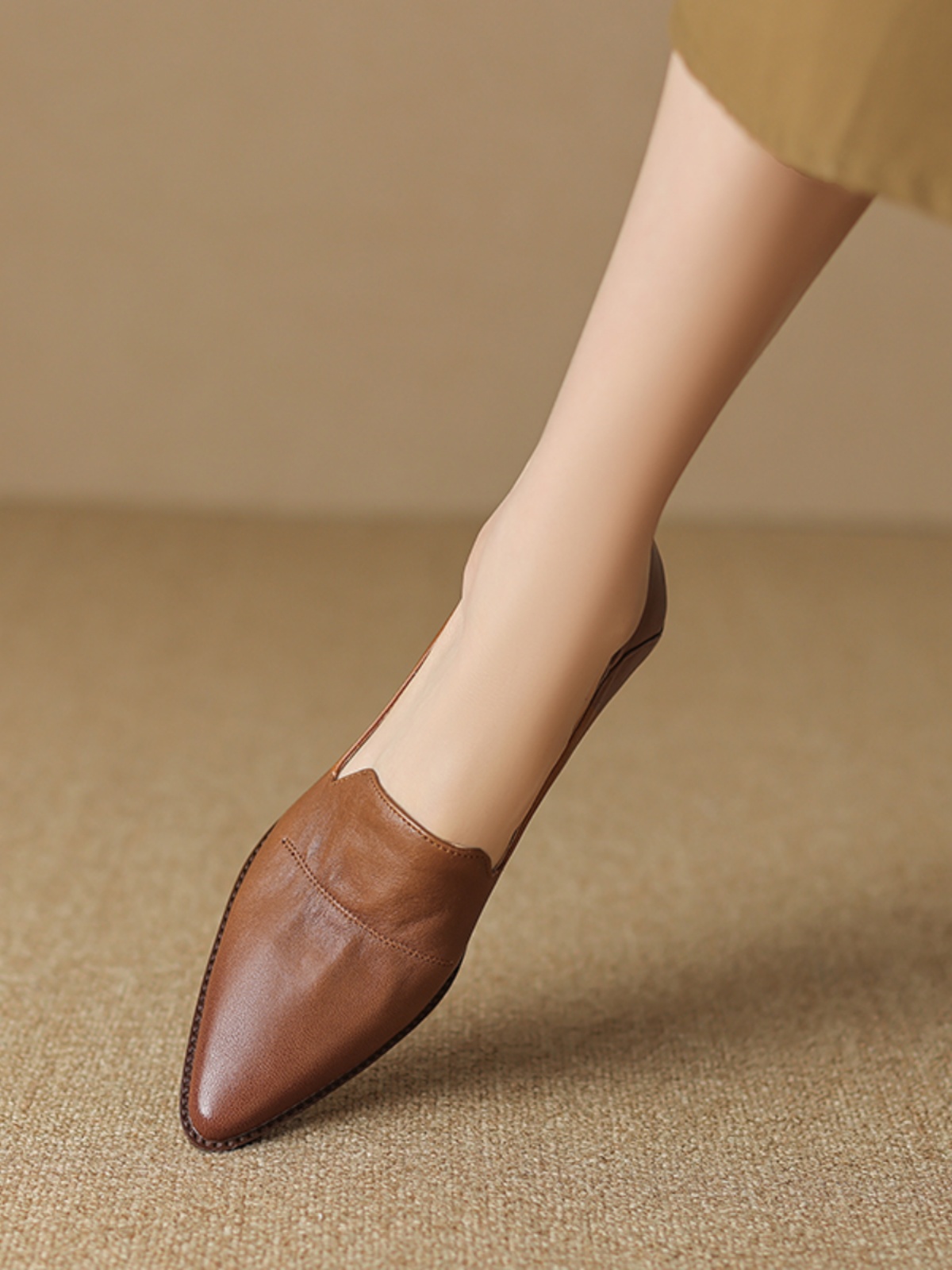 French-Style Pointed Toe Chunky Heel Slip-On Shoes for Women, Retro Mid-Heel Leather Grandma Shoes, Sizes 40-41