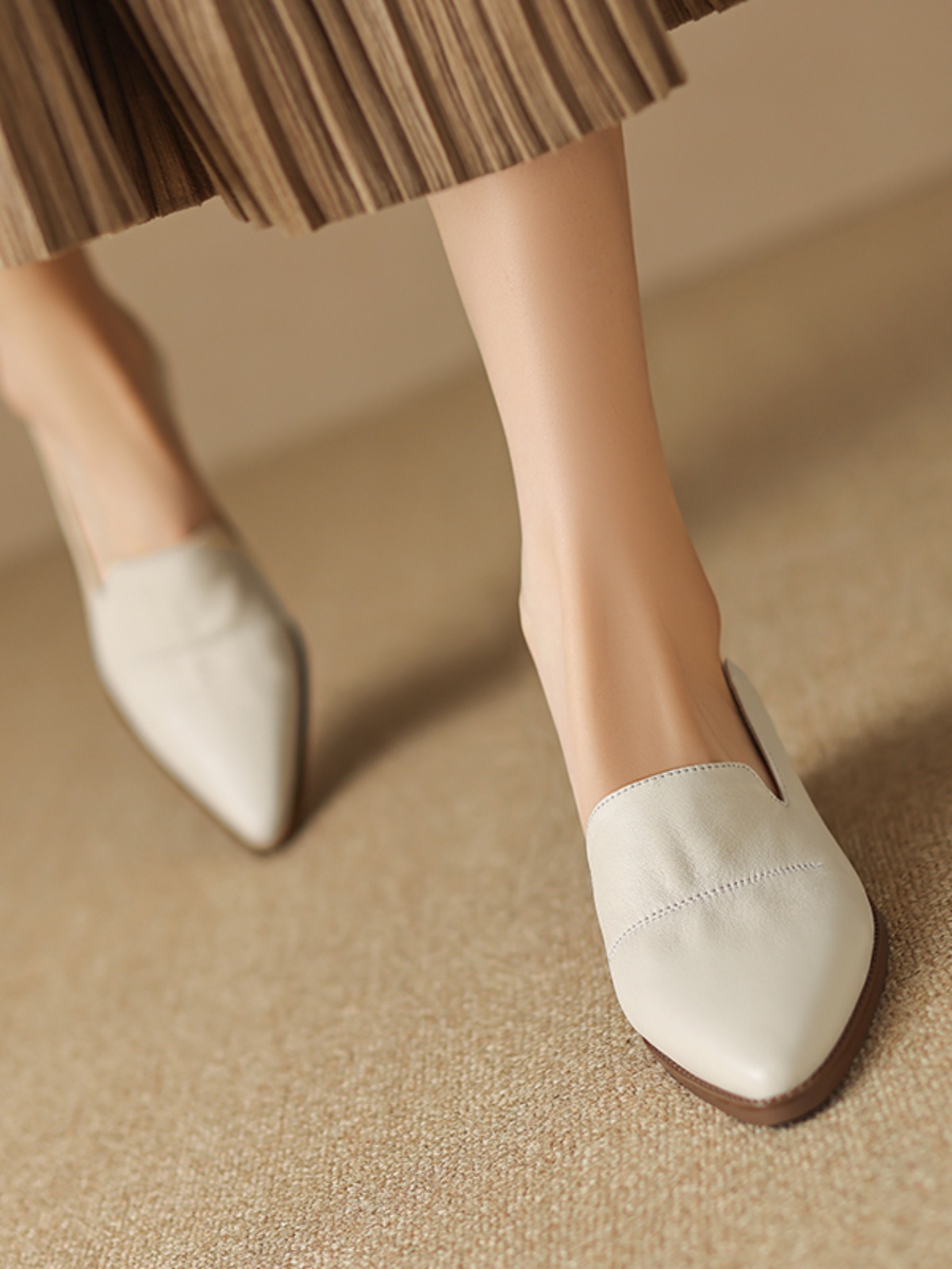 French-Style Pointed Toe Chunky Heel Slip-On Shoes for Women, Retro Mid-Heel Leather Grandma Shoes, Sizes 40-41 French-Style Pointed Toe Chunky Heel Slip-On Shoes for Women, Retro Mid-Heel Leather Grandma Shoes, Sizes 40-41