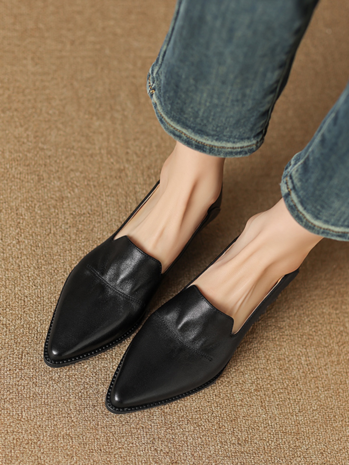 French-Style Pointed Toe Chunky Heel Slip-On Shoes for Women, Retro Mid-Heel Leather Grandma Shoes, Sizes 40-41 French-Style Pointed Toe Chunky Heel Slip-On Shoes for Women, Retro Mid-Heel Leather Grandma Shoes, Sizes 40-41