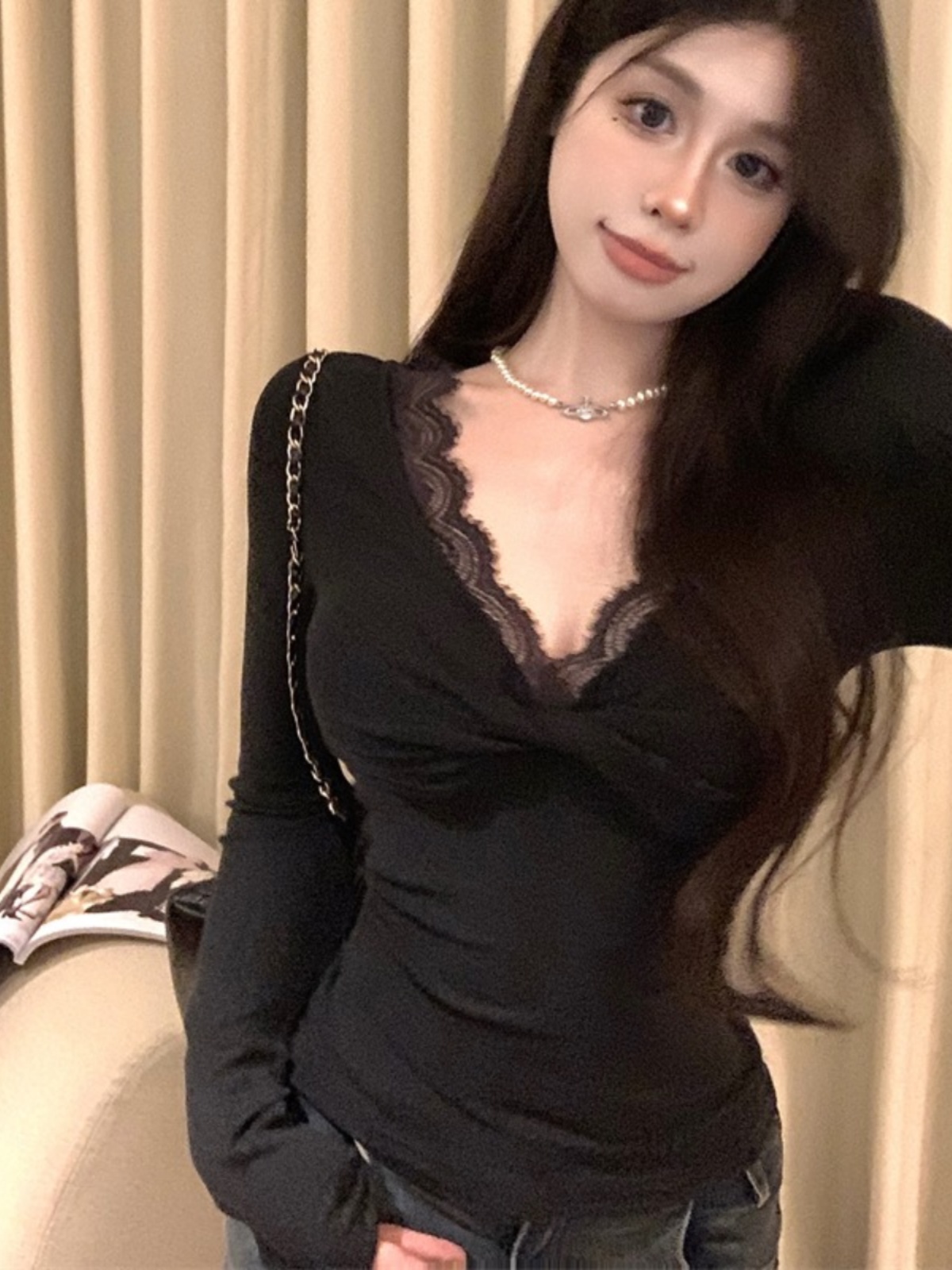 French-Style Sexy V-Neck Lace Trim Long Sleeve T-Shirt for Women - Slim Fit, Stylish, Versatile Top for Spring and Autumn French-Style Sexy V-Neck Lace Trim Long Sleeve T-Shirt for Women - Slim Fit, Stylish, Versatile Top for Spring and Autumn