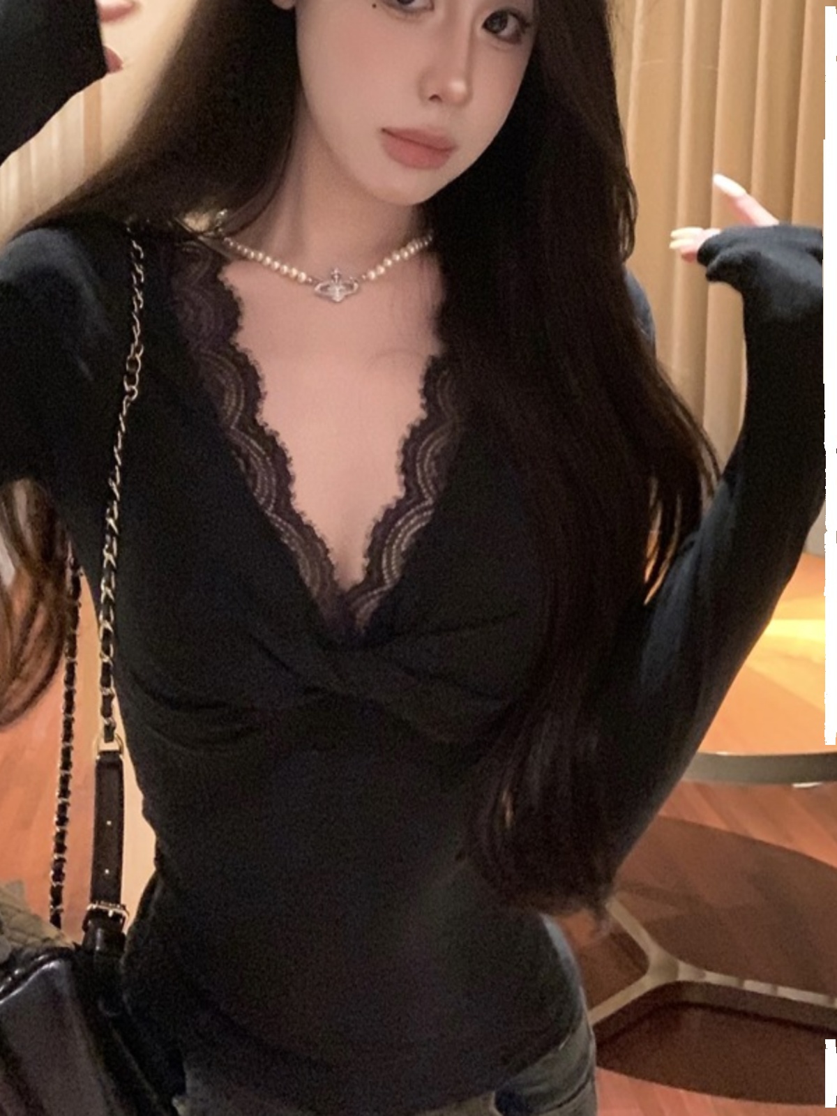 French-Style Sexy V-Neck Lace Trim Long Sleeve T-Shirt for Women - Slim Fit, Stylish, Versatile Top for Spring and Autumn French-Style Sexy V-Neck Lace Trim Long Sleeve T-Shirt for Women - Slim Fit, Stylish, Versatile Top for Spring and Autumn