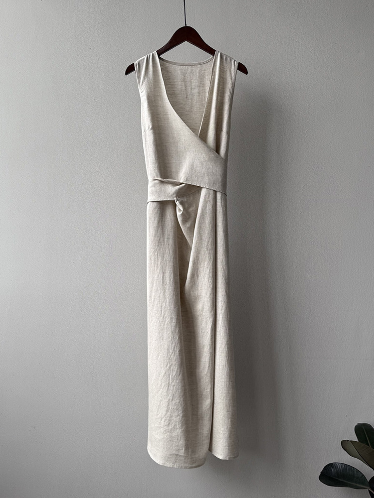 French-Style Sleeveless V-Neck Dress, Slimming Minimalist Design, Women's 2025 Summer Maxi Dress, Chic Elegant Fashion French-Style Sleeveless V-Neck Dress, Slimming Minimalist Design, Women's 2025 Summer Maxi Dress, Chic Elegant Fashion