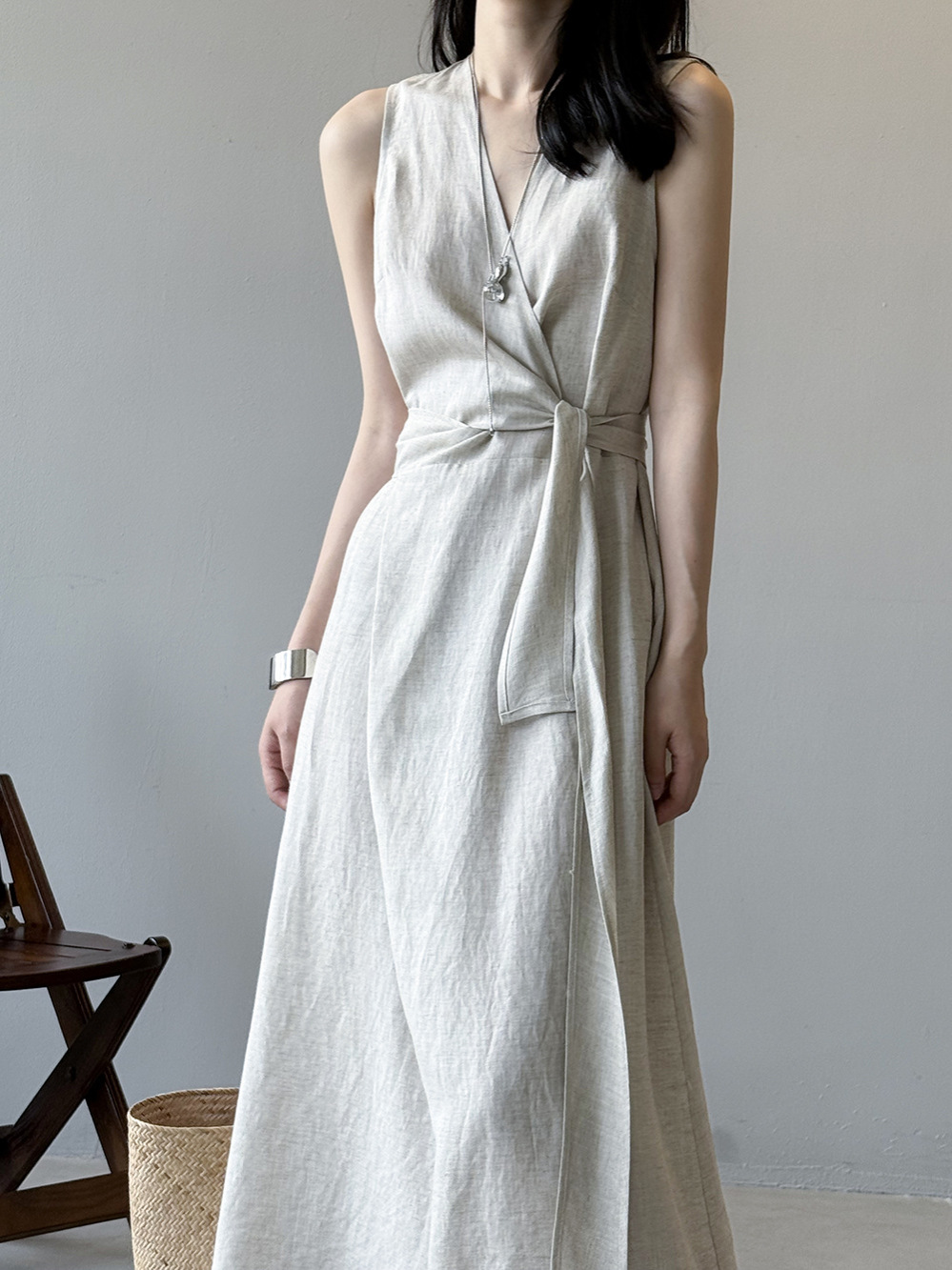 French-Style Sleeveless V-Neck Dress, Slimming Minimalist Design, Women's 2025 Summer Maxi Dress, Chic Elegant Fashion