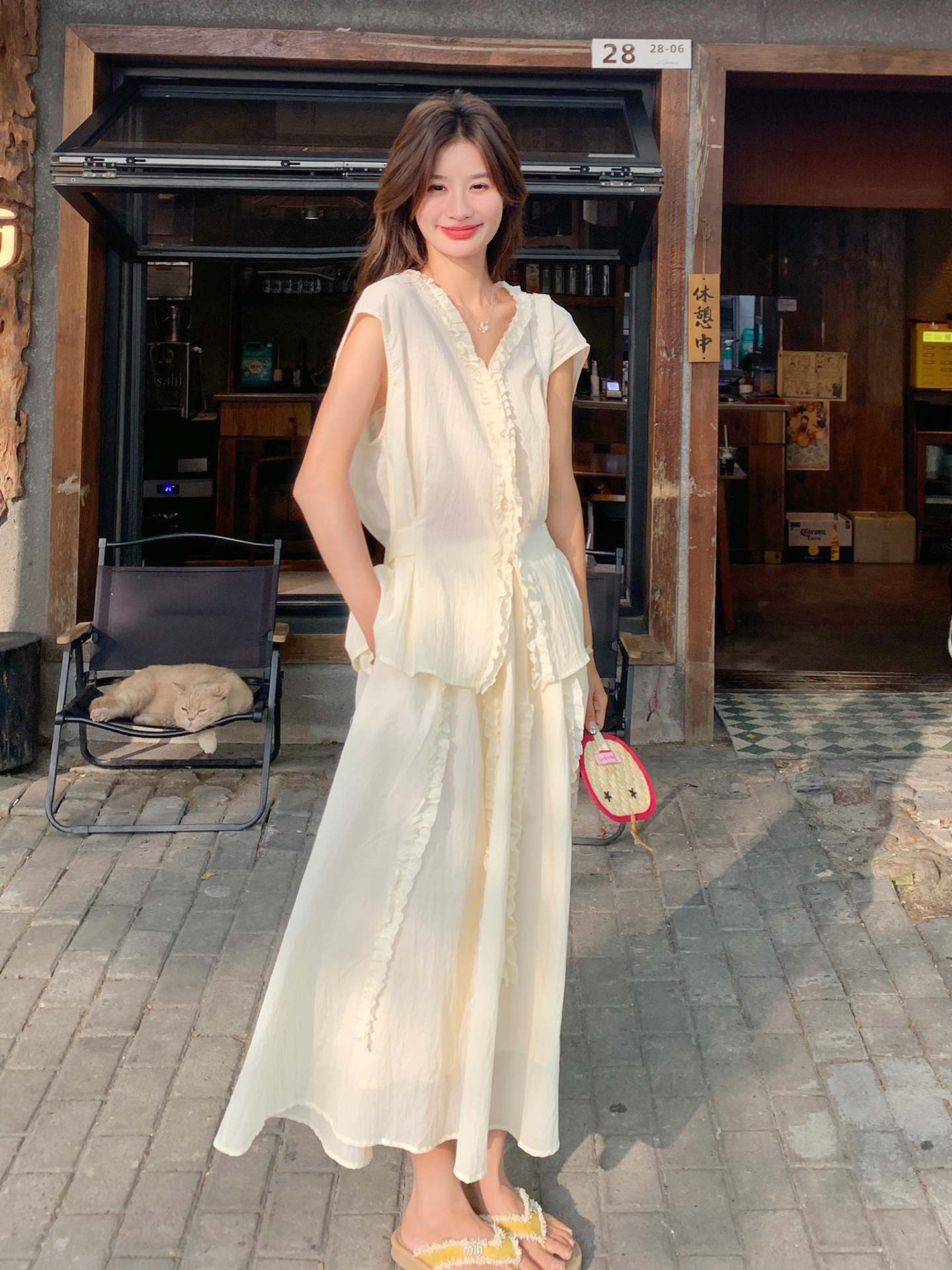 French-Style Wood Ear Edge Two-Piece Skirt Set for Women - Elegant V-Neck Top & Half Skirt - Summer 2025 Fashion French-Style Wood Ear Edge Two-Piece Skirt Set for Women - Elegant V-Neck Top & Half Skirt - Summer 2025 Fashion