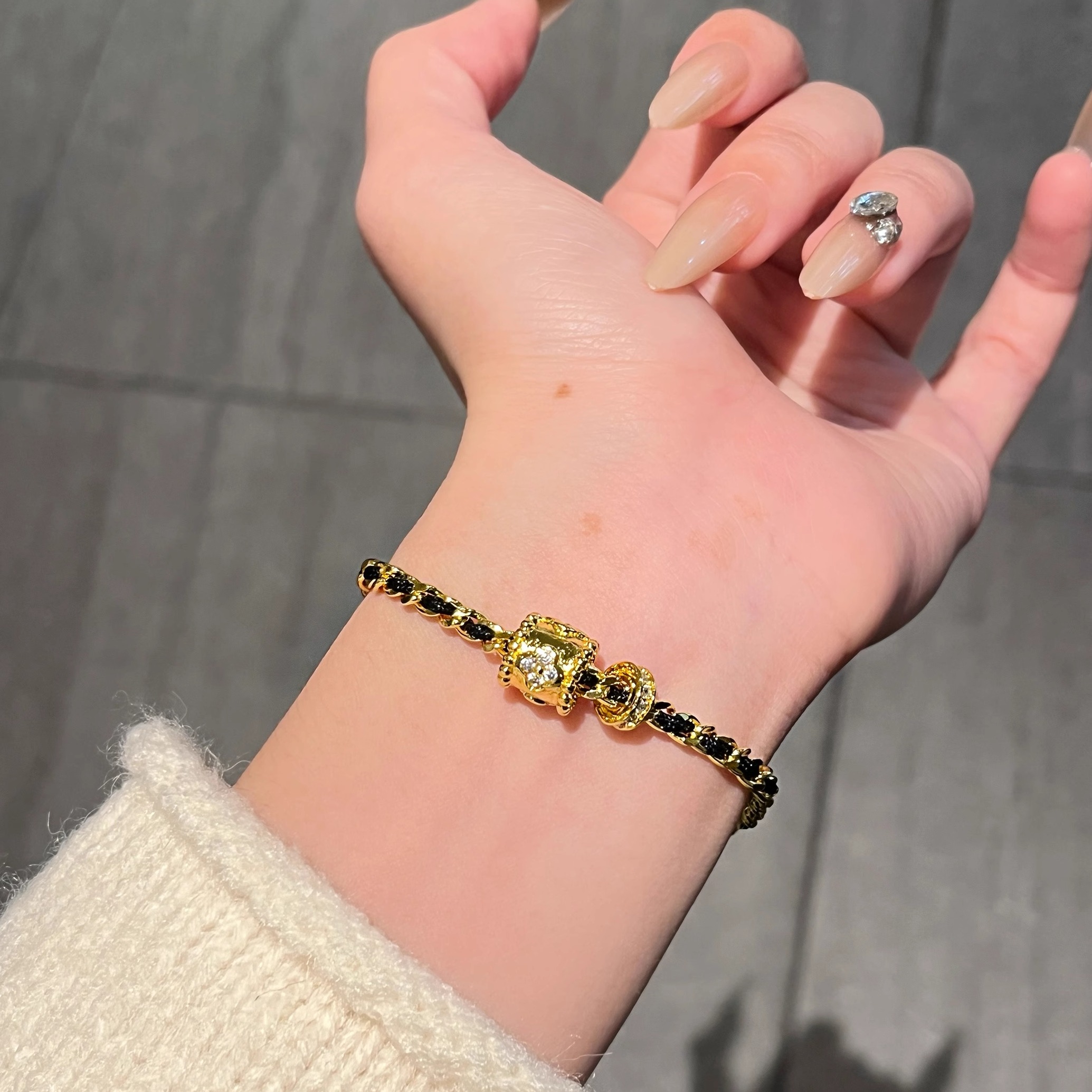 French Vintage Black and Gold Kaleidoscope Bracelet for Women - Exquisite Colorfast High-End Accessory