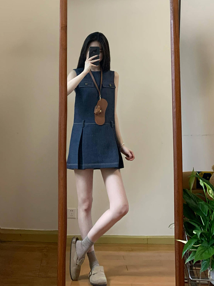 French Vintage Blue Sleeveless Denim Dress for Women, Waist-Cinching Elegant Summer Mini Dress, High-End Niche Style French Vintage Blue Sleeveless Denim Dress for Women, Waist-Cinching Elegant Summer Mini Dress, High-End Niche Style