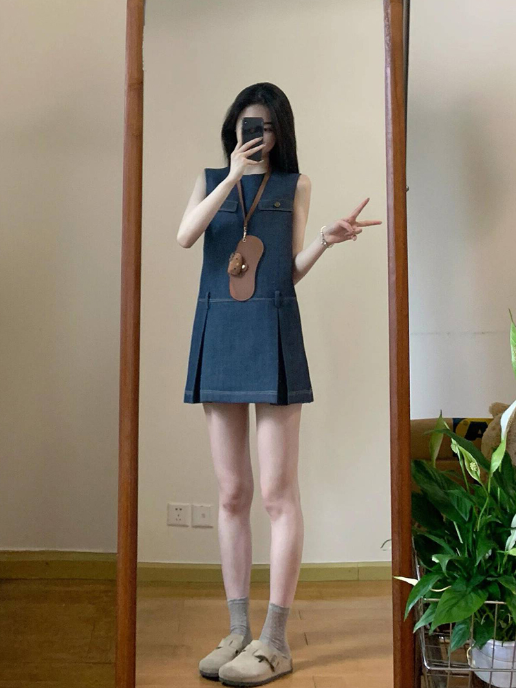 French Vintage Blue Sleeveless Denim Dress for Women, Waist-Cinching Elegant Summer Mini Dress, High-End Niche Style French Vintage Blue Sleeveless Denim Dress for Women, Waist-Cinching Elegant Summer Mini Dress, High-End Niche Style