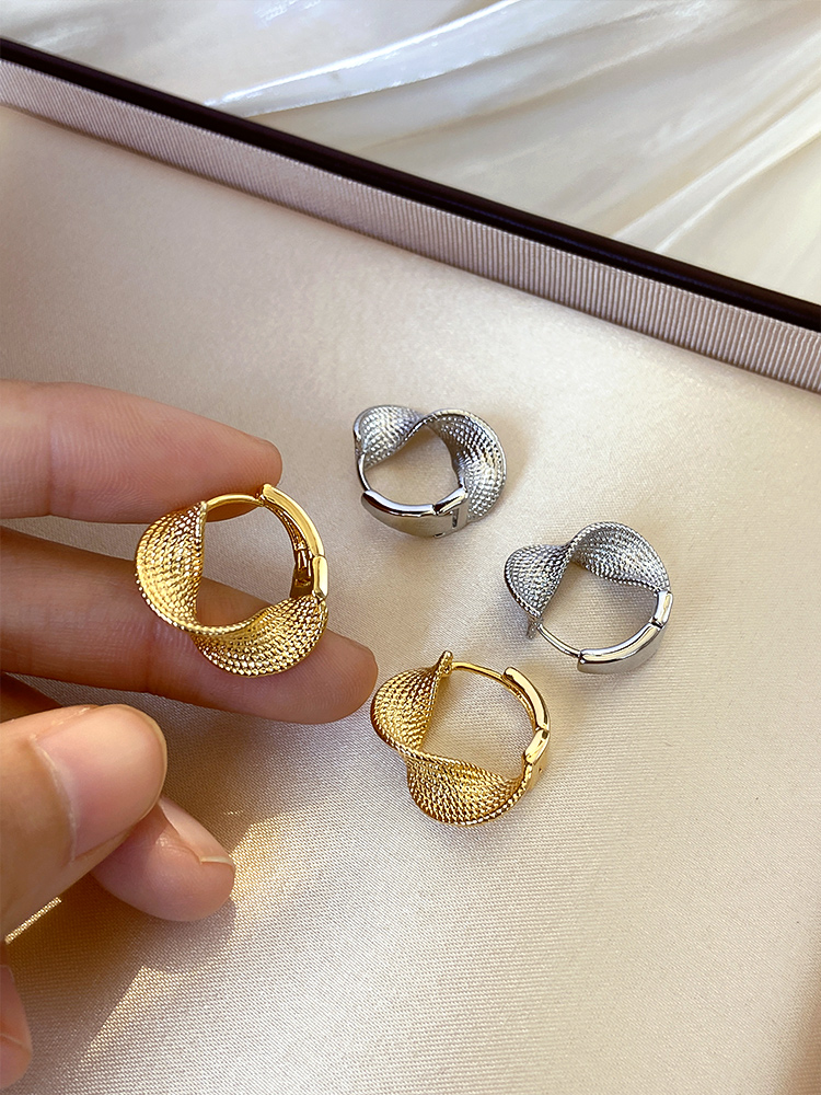 French Vintage Gold Twisted Hoop Earrings for Women - Minimalist 2025 Design, Chic Niche Vintage Style French Vintage Gold Twisted Hoop Earrings for Women - Minimalist 2025 Design, Chic Niche Vintage Style