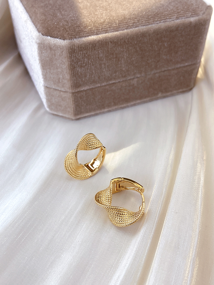 French Vintage Gold Twisted Hoop Earrings for Women - Minimalist 2025 Design, Chic Niche Vintage Style French Vintage Gold Twisted Hoop Earrings for Women - Minimalist 2025 Design, Chic Niche Vintage Style