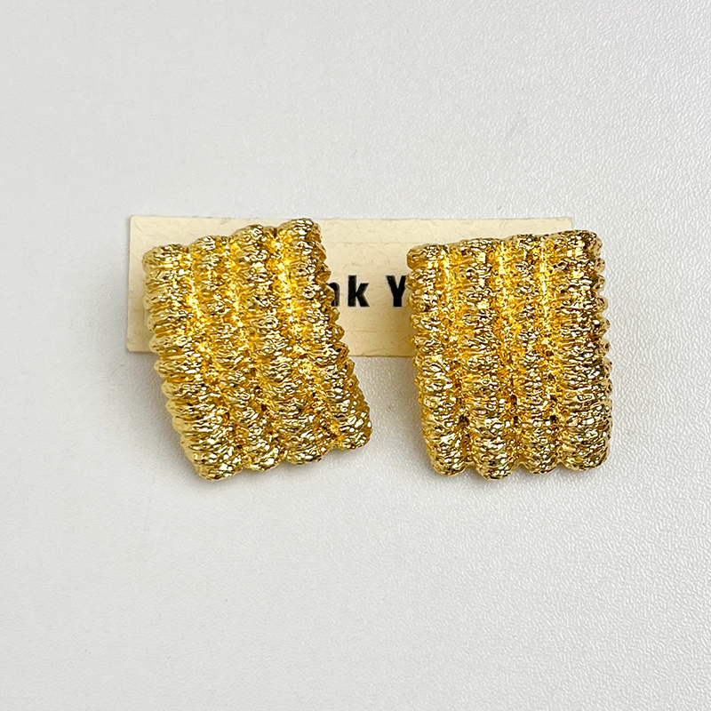 French Vintage Irregular Lava Texture Square Earrings for Women - High-End Exaggerated Metal Studs, Light Luxury Fashion Accessory