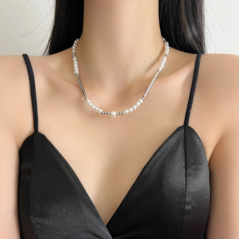 French Vintage Metal Bamboo Joint Pearl Necklace for Women - High-End Layered Clavicle Chain for Autumn/Winter 2025 French Vintage Metal Bamboo Joint Pearl Necklace for Women - High-End Layered Clavicle Chain for Autumn/Winter 2025