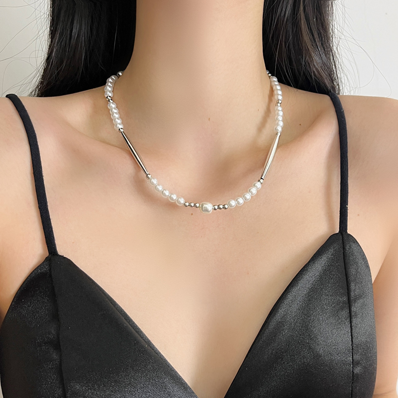 French Vintage Metal Bamboo Joint Pearl Necklace for Women - High-End Layered Clavicle Chain for Autumn/Winter 2025 French Vintage Metal Bamboo Joint Pearl Necklace for Women - High-End Layered Clavicle Chain for Autumn/Winter 2025