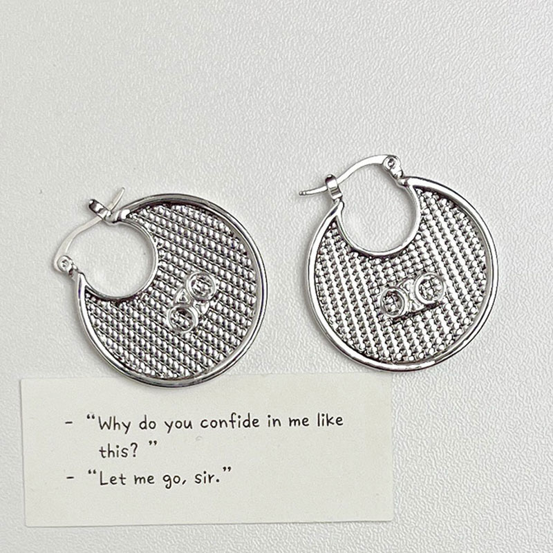 French Vintage Metal Round Letter Earrings - Minimalist High-End Women's Accessories for Autumn/Winter French Vintage Metal Round Letter Earrings - Minimalist High-End Women's Accessories for Autumn/Winter