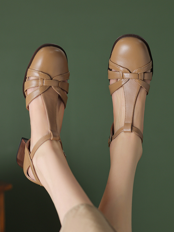 French Vintage Open-Toe Chunky Heel Sandals for Women - Summer 2025 T-Strap Roman Style, Breathable Hollow Design French Vintage Open-Toe Chunky Heel Sandals for Women - Summer 2025 T-Strap Roman Style, Breathable Hollow Design