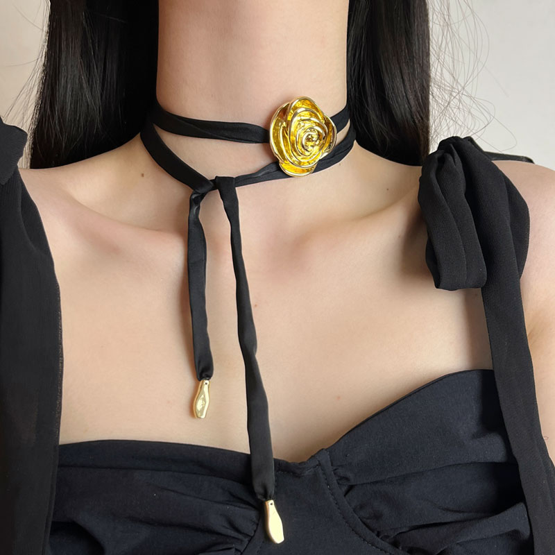 French Vintage Three-Dimensional Metal Flower Lace-Up Choker Necklace for Summer - Sweet Cool Spicy Girl Style French Vintage Three-Dimensional Metal Flower Lace-Up Choker Necklace for Summer - Sweet Cool Spicy Girl Style