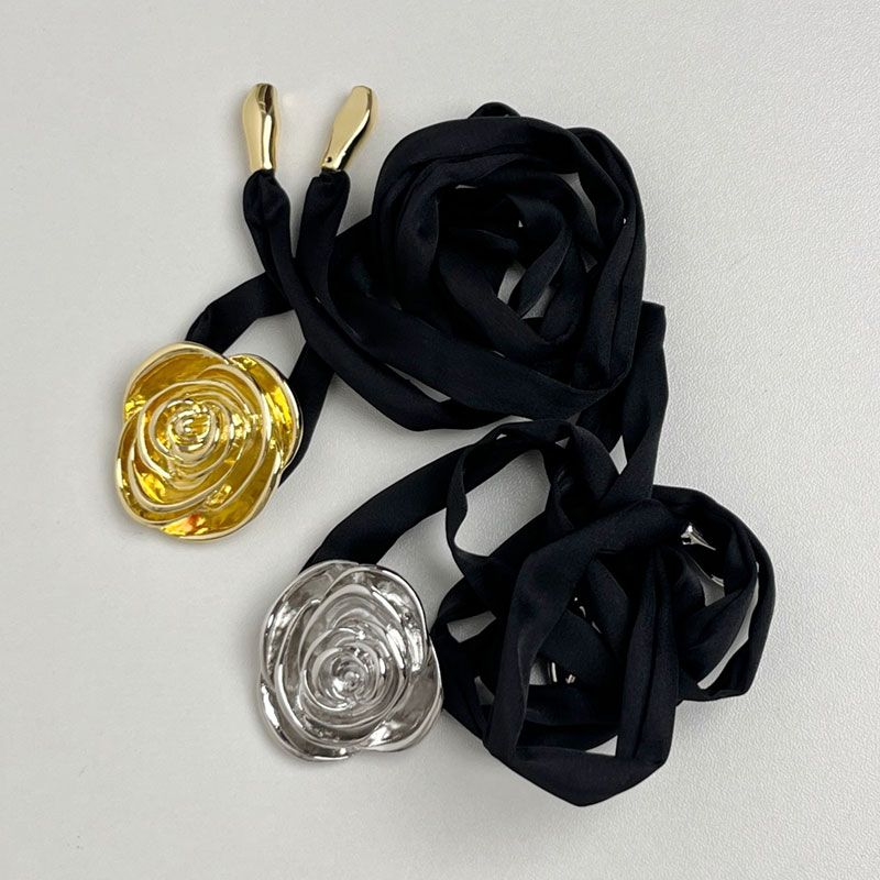 French Vintage Three-Dimensional Metal Flower Lace-Up Choker Necklace for Summer - Sweet Cool Spicy Girl Style French Vintage Three-Dimensional Metal Flower Lace-Up Choker Necklace for Summer - Sweet Cool Spicy Girl Style