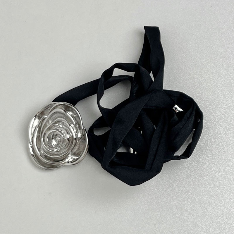 French Vintage Three-Dimensional Metal Flower Lace-Up Choker Necklace for Summer - Sweet Cool Spicy Girl Style French Vintage Three-Dimensional Metal Flower Lace-Up Choker Necklace for Summer - Sweet Cool Spicy Girl Style