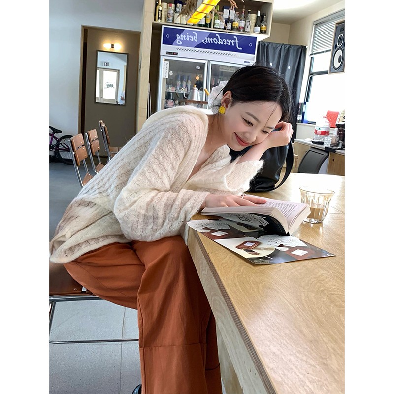 French Vintage V-Neck Knitted Sweater for Women - Loose Hooded Pullover for Early Autumn, Casual Y2K Style French Vintage V-Neck Knitted Sweater for Women - Loose Hooded Pullover for Early Autumn, Casual Y2K Style