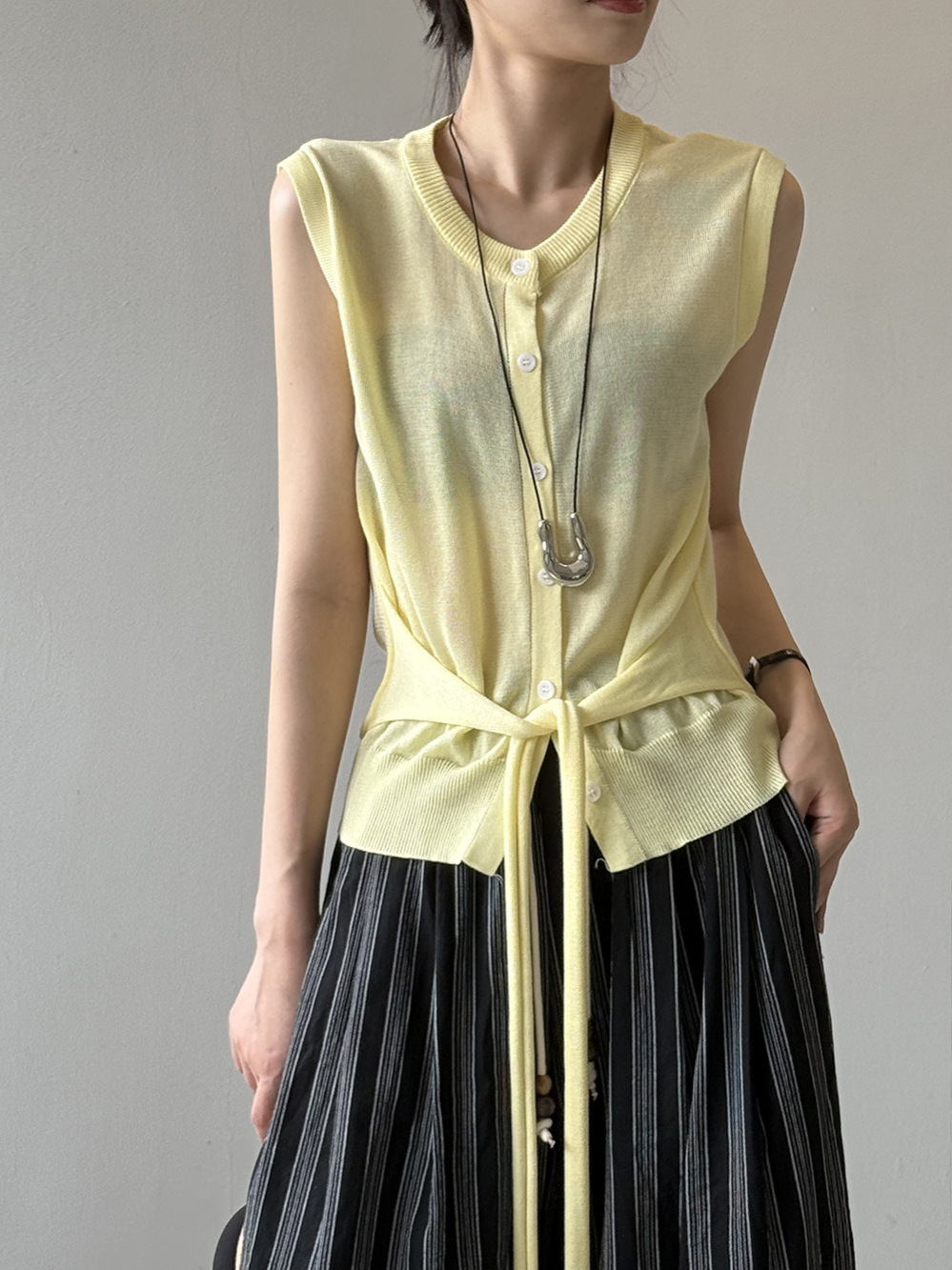 French Vintage Waist-Cinching Knitted Vest Top for Women - Sleeveless Summer 2025 Fashion, Trendy Small Shirt Style