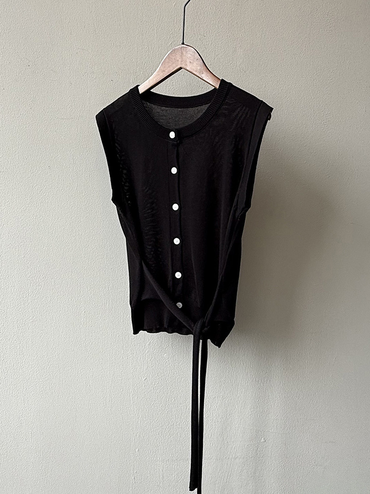 French Vintage Waist-Cinching Knitted Vest Top for Women - Sleeveless Summer 2025 Fashion, Trendy Small Shirt Style French Vintage Waist-Cinching Knitted Vest Top for Women - Sleeveless Summer 2025 Fashion, Trendy Small Shirt Style