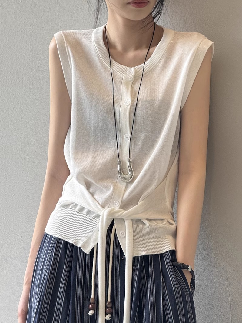 French Vintage Waist-Cinching Knitted Vest Top for Women - Sleeveless Summer 2025 Fashion, Trendy Small Shirt Style French Vintage Waist-Cinching Knitted Vest Top for Women - Sleeveless Summer 2025 Fashion, Trendy Small Shirt Style