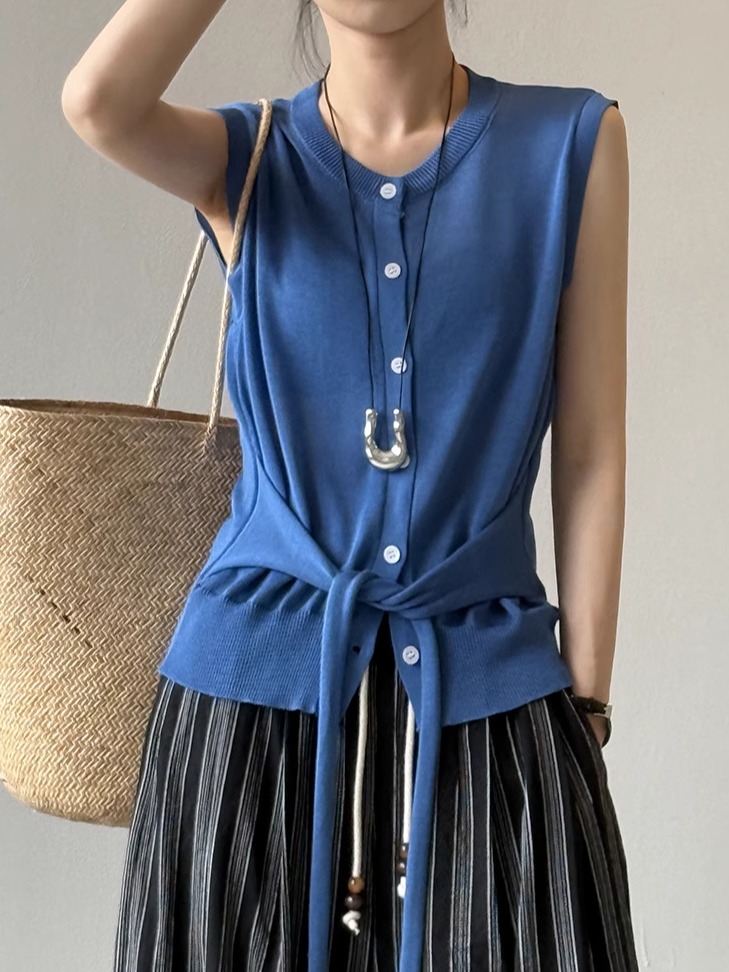 French Vintage Waist-Cinching Knitted Vest Top for Women - Sleeveless Summer 2025 Fashion, Trendy Small Shirt Style French Vintage Waist-Cinching Knitted Vest Top for Women - Sleeveless Summer 2025 Fashion, Trendy Small Shirt Style