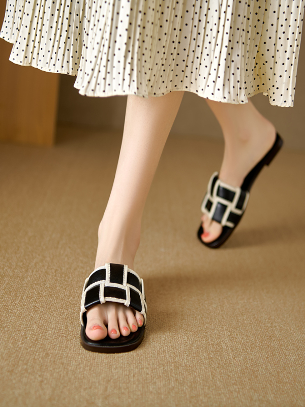 Genuine Leather Woven Slide Sandals for Women, Casual Flat Beach Shoes in French Style, Sizes 41-43, Perfect for Summer Outings Genuine Leather Woven Slide Sandals for Women, Casual Flat Beach Shoes in French Style, Sizes 41-43, Perfect for Summer Outings