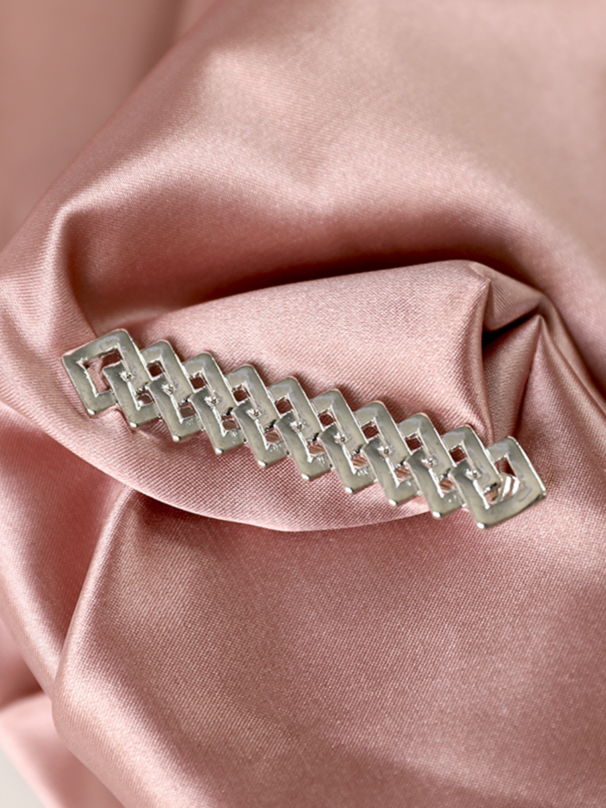 Geometric Hollow Silver-Plated Hair Clip for Women - Minimalist Versatile Fringe Hair Accessory