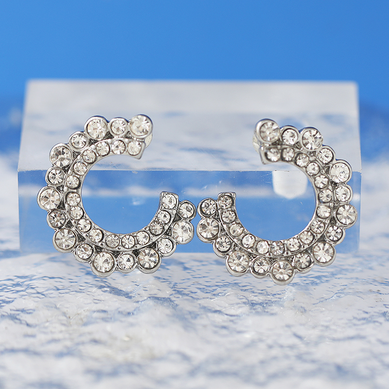 Geometric Round C-Shaped Earrings with Pearl Inlay and Diamond Accents, European American Style, Fashionable and Versatile Design