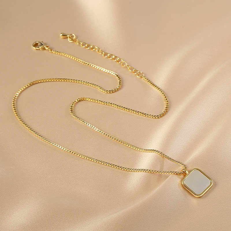 Geometric Square White Mother-of-Pearl Necklace for Women - Minimalist Versatile Choker Collarbone Chain, High-End Fashion Accessory