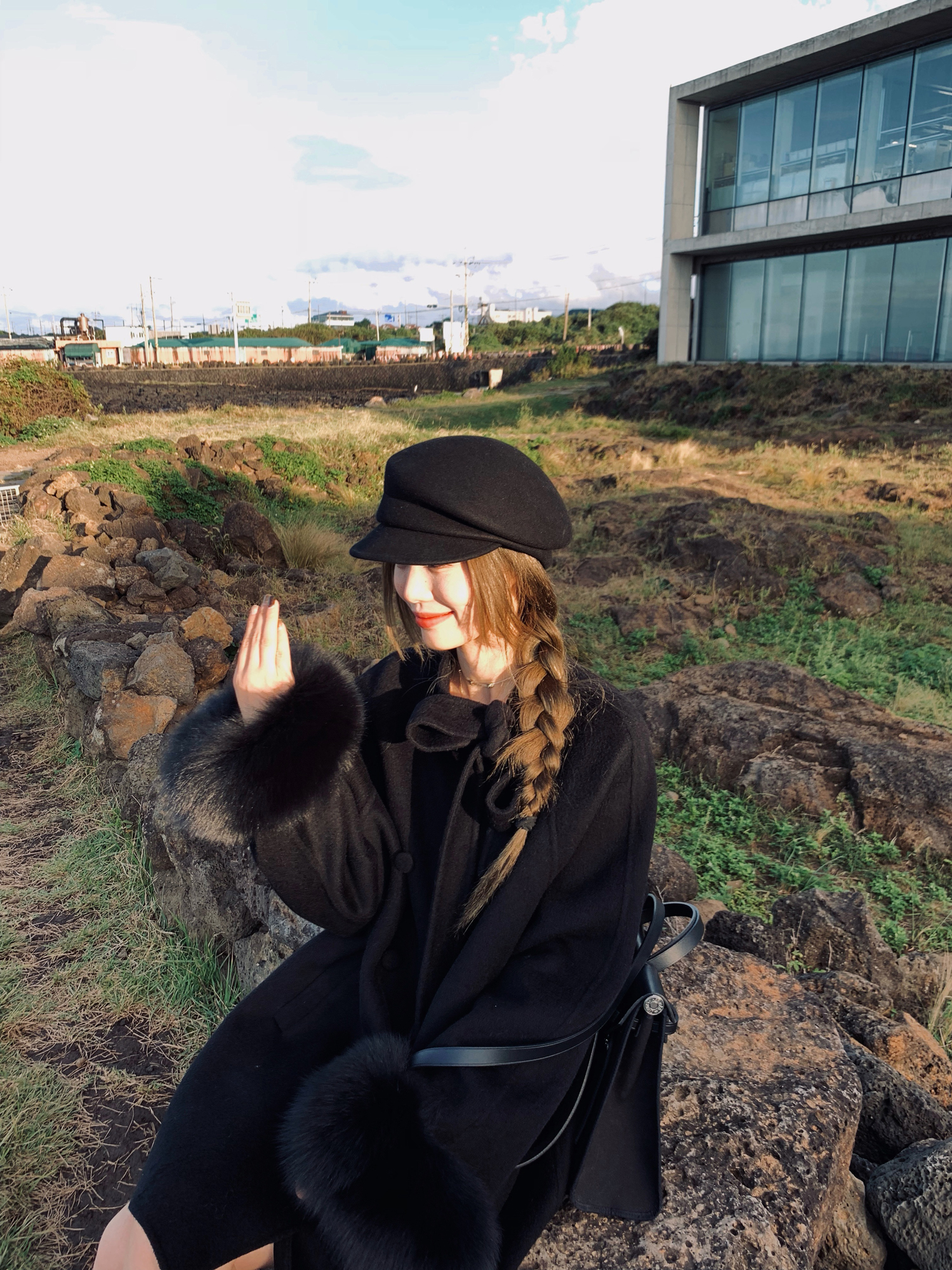 Girls' Woolen Coat with Real Fox Fur Sleeves and Tied Bow Detail - Elegant Cloak for 90s Inspired Fashion Girls' Woolen Coat with Real Fox Fur Sleeves and Tied Bow Detail - Elegant Cloak for 90s Inspired Fashion
