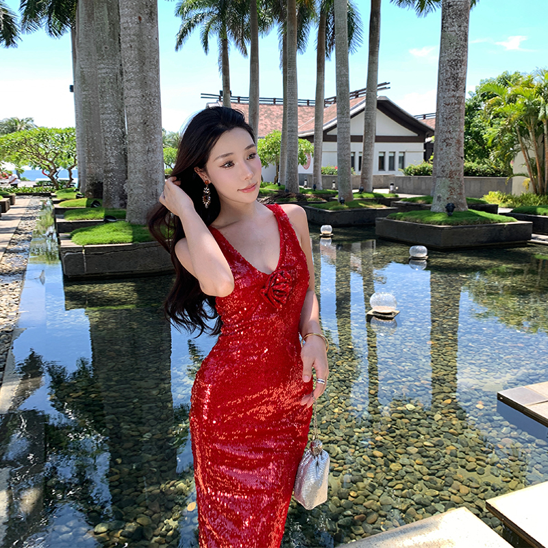 Glamorous Backless Sequin Dress with Halter Neck, Bodycon Design – Elegant High-End Red Cocktail Gown for Special Occasions