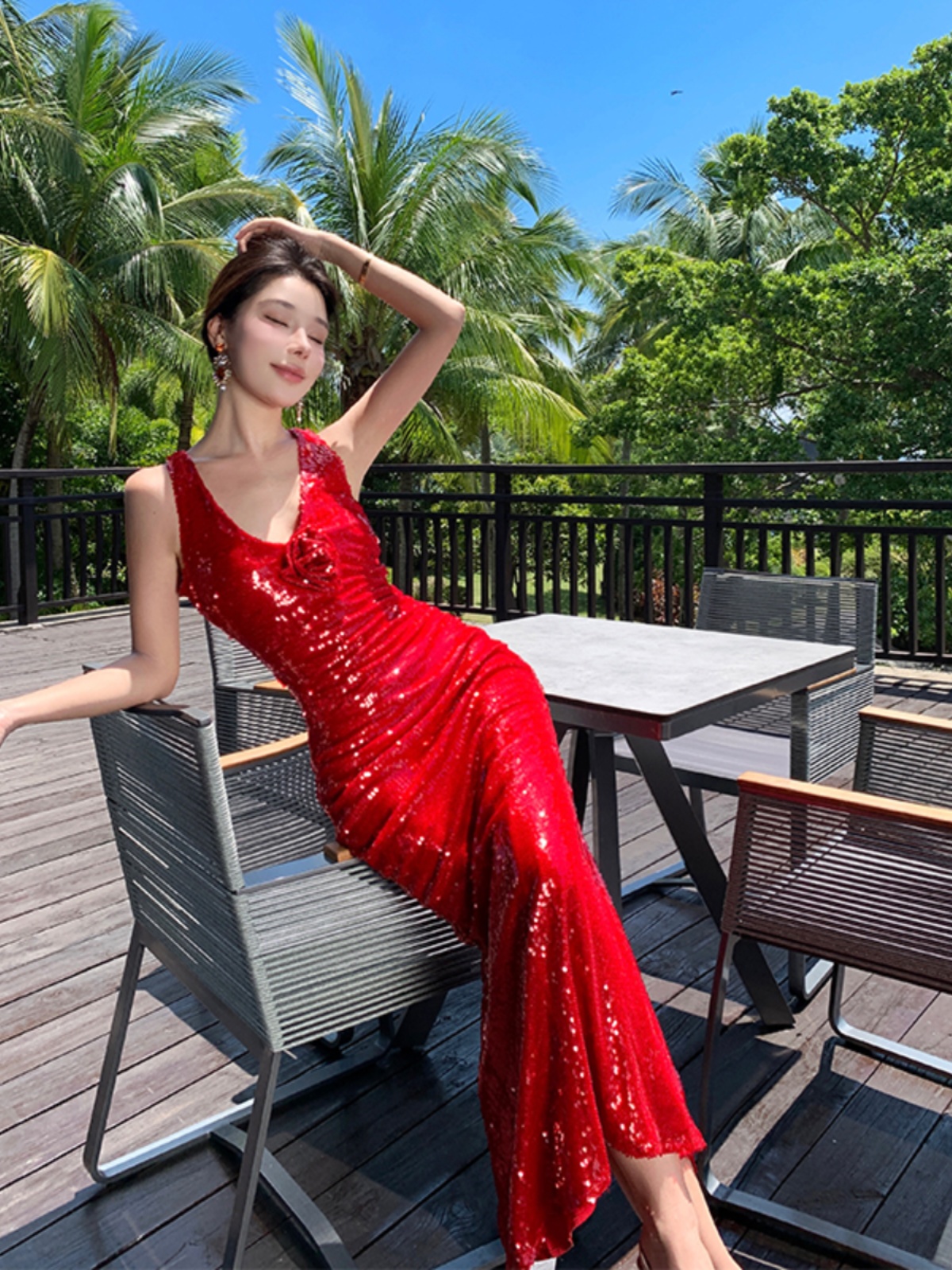 Glamorous Backless Sequin Dress with Halter Neck, Bodycon Design – Elegant High-End Red Cocktail Gown for Special Occasions Glamorous Backless Sequin Dress with Halter Neck, Bodycon Design – Elegant High-End Red Cocktail Gown for Special Occasions