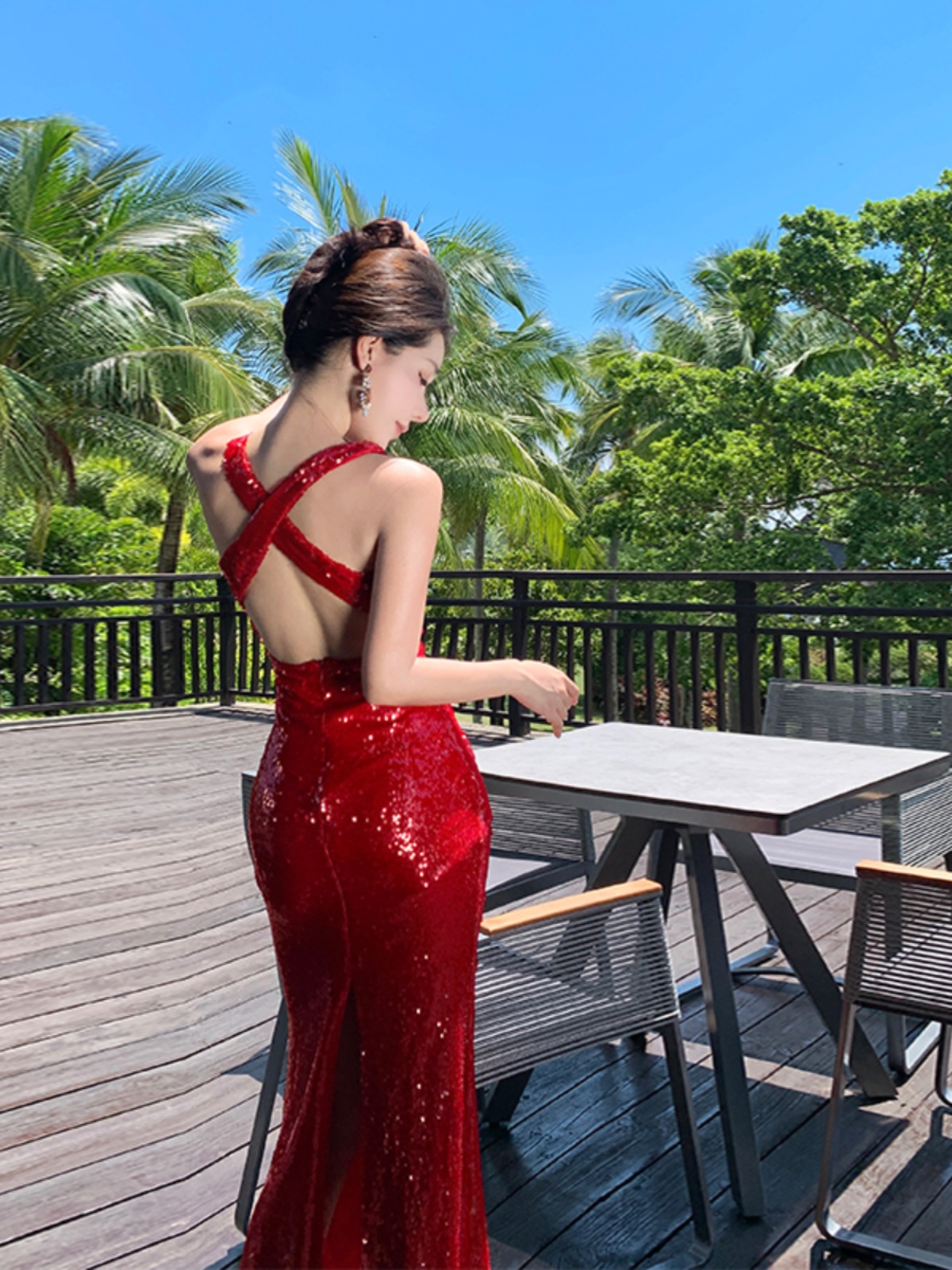 Glamorous Backless Sequin Dress with Halter Neck, Bodycon Design – Elegant High-End Red Cocktail Gown for Special Occasions Glamorous Backless Sequin Dress with Halter Neck, Bodycon Design – Elegant High-End Red Cocktail Gown for Special Occasions