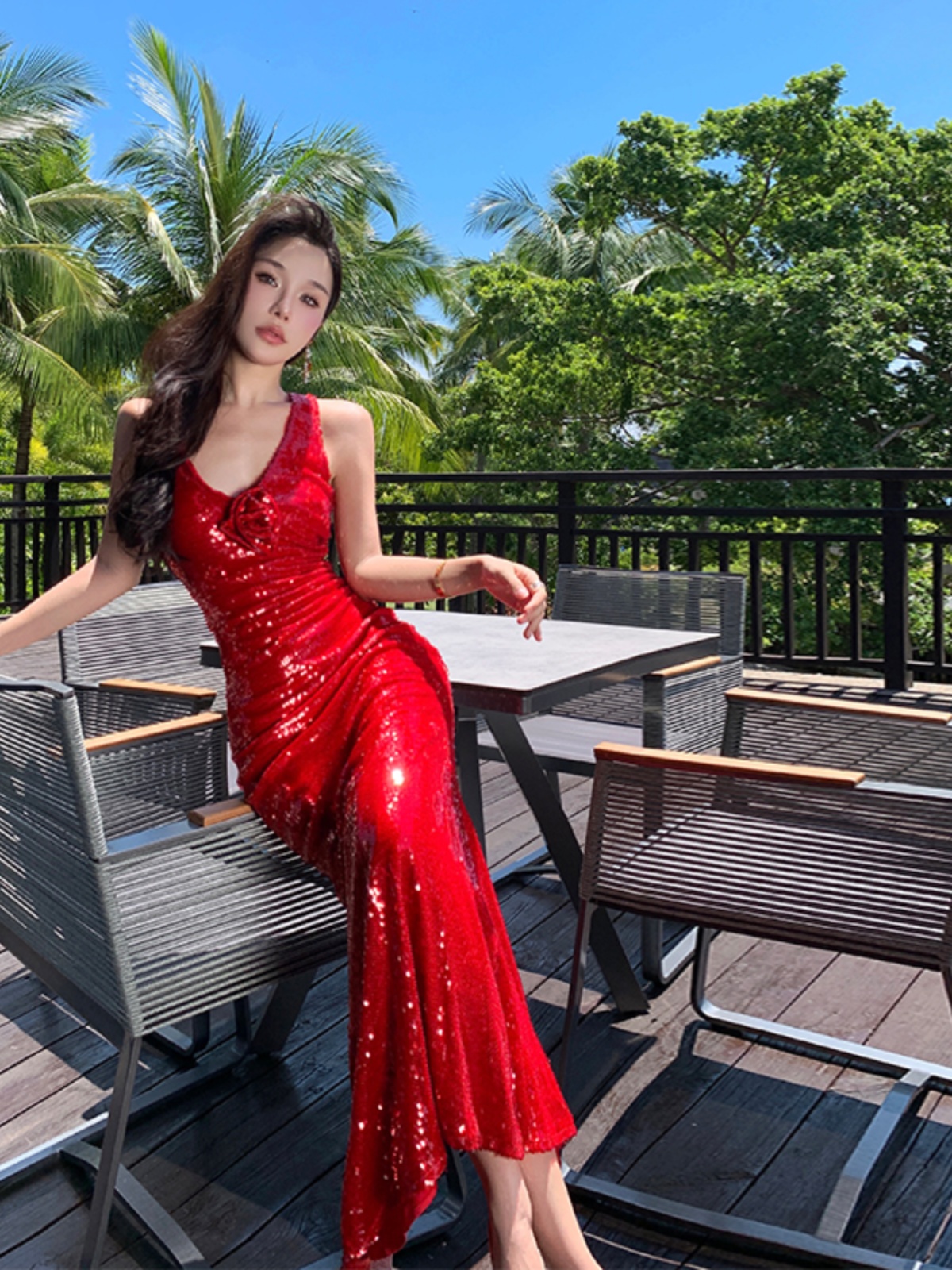 Glamorous Backless Sequin Dress with Halter Neck, Bodycon Design – Elegant High-End Red Cocktail Gown for Special Occasions Glamorous Backless Sequin Dress with Halter Neck, Bodycon Design – Elegant High-End Red Cocktail Gown for Special Occasions