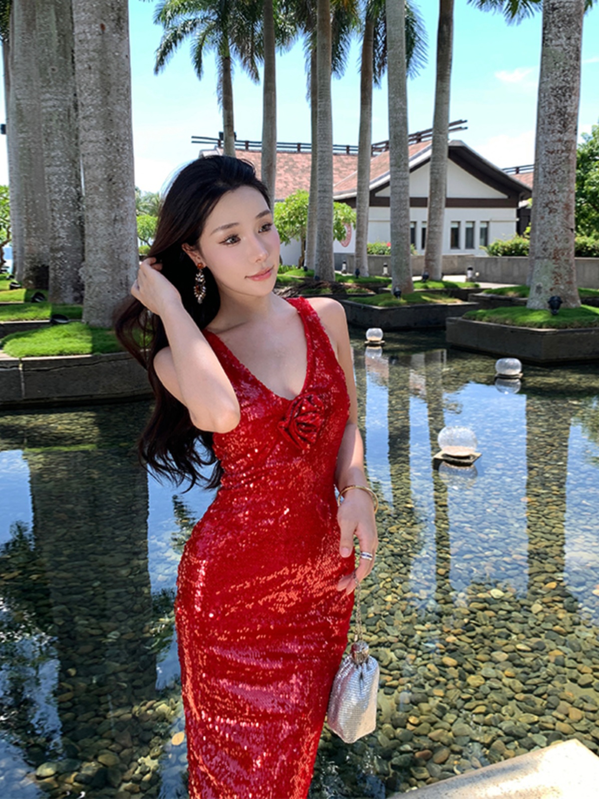 Glamorous Backless Sequin Dress with Halter Neck, Bodycon Design – Elegant High-End Red Cocktail Gown for Special Occasions Glamorous Backless Sequin Dress with Halter Neck, Bodycon Design – Elegant High-End Red Cocktail Gown for Special Occasions