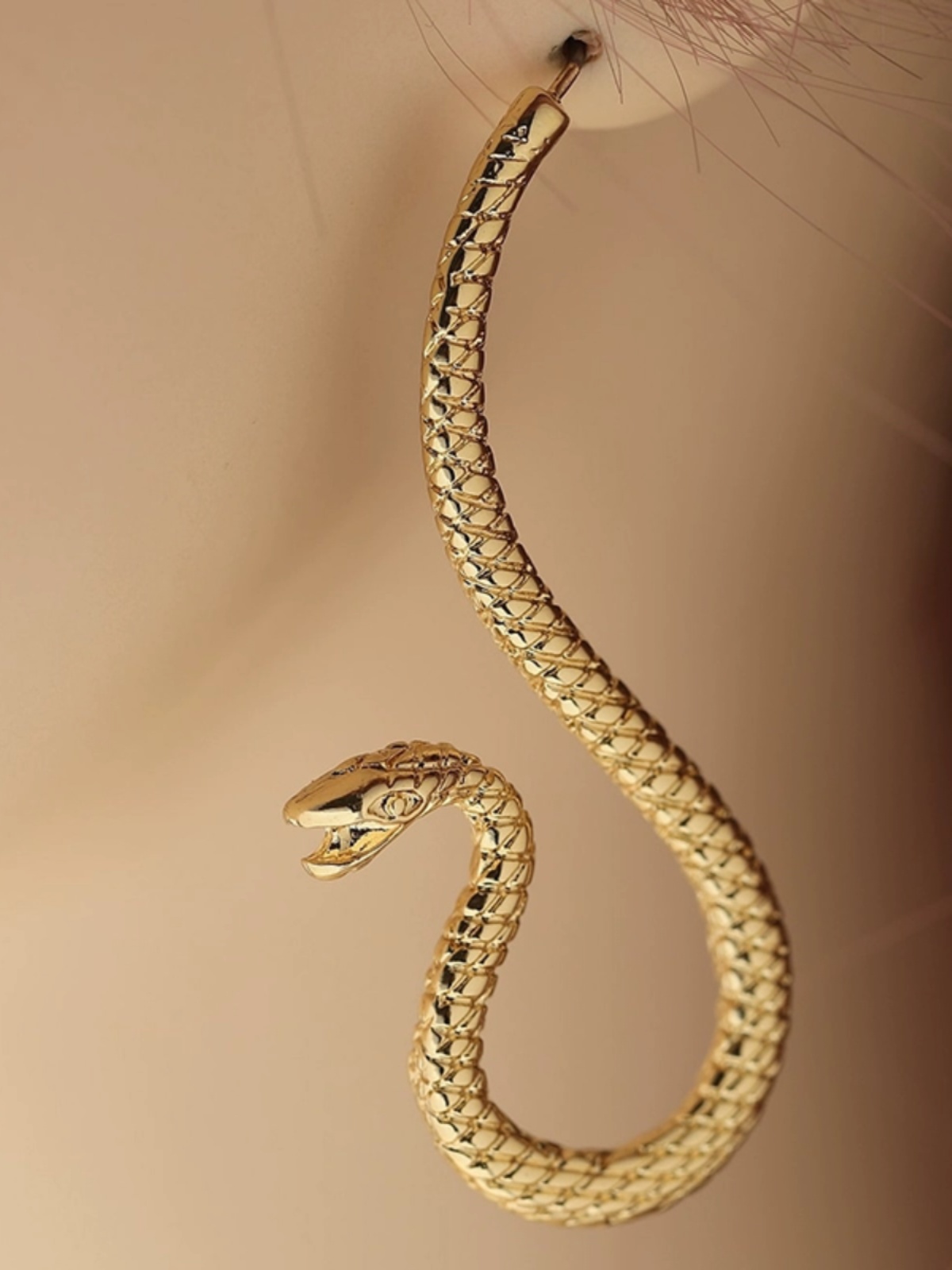 Gold 3D Snake-Shaped Earrings - Realistic Exaggerated Statement Jewelry for Parties and Outings, Bold Fashion Accessories Gold 3D Snake-Shaped Earrings - Realistic Exaggerated Statement Jewelry for Parties and Outings, Bold Fashion Accessories