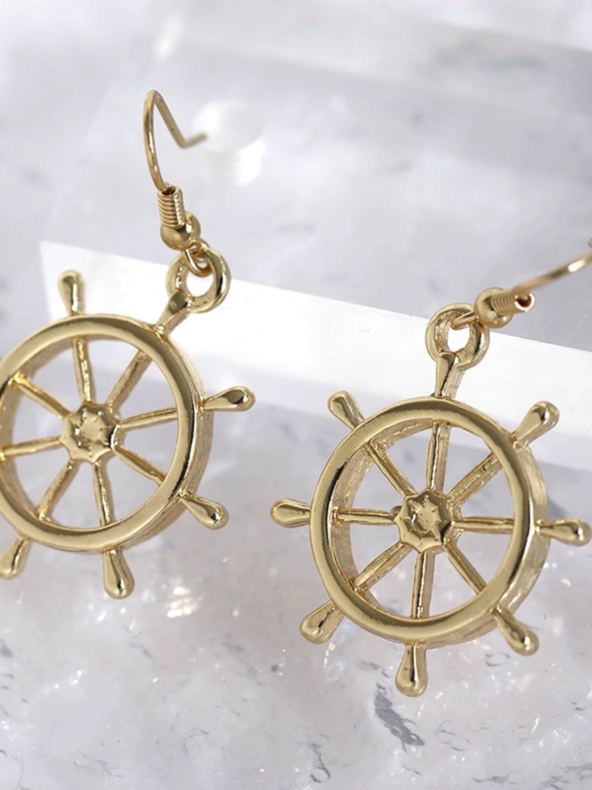 Gold Hollow Round Square Plate Earrings for Graduation, Birthday Gifts, Classmate Celebrations, Stylish Steering Wheel Design Gold Hollow Round Square Plate Earrings for Graduation, Birthday Gifts, Classmate Celebrations, Stylish Steering Wheel Design