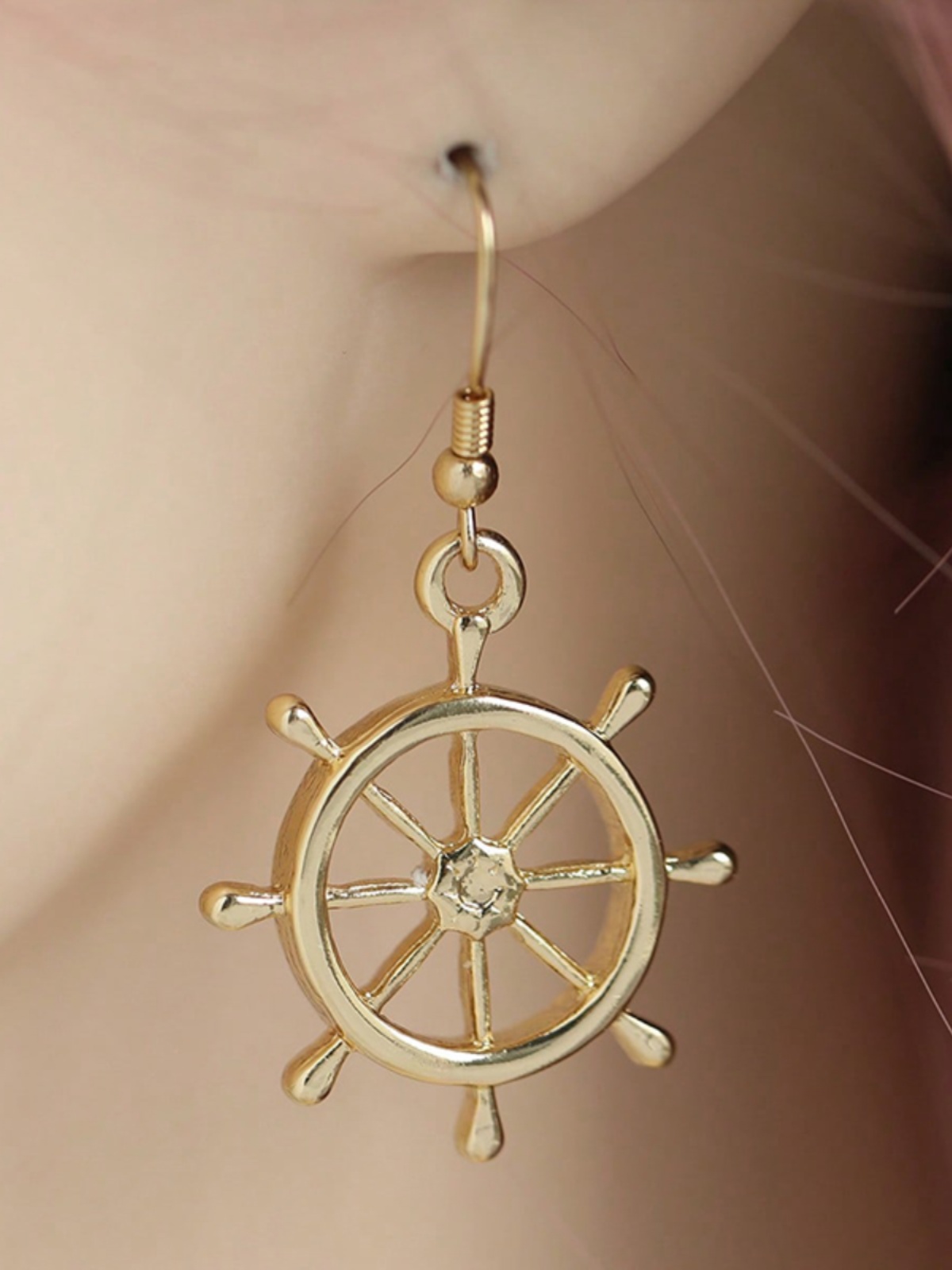 Gold Hollow Round Square Plate Earrings for Graduation, Birthday Gifts, Classmate Celebrations, Stylish Steering Wheel Design Gold Hollow Round Square Plate Earrings for Graduation, Birthday Gifts, Classmate Celebrations, Stylish Steering Wheel Design