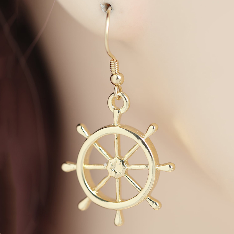 Gold Hollow Round Square Plate Earrings for Graduation, Birthday Gifts, Classmate Celebrations, Stylish Steering Wheel Design