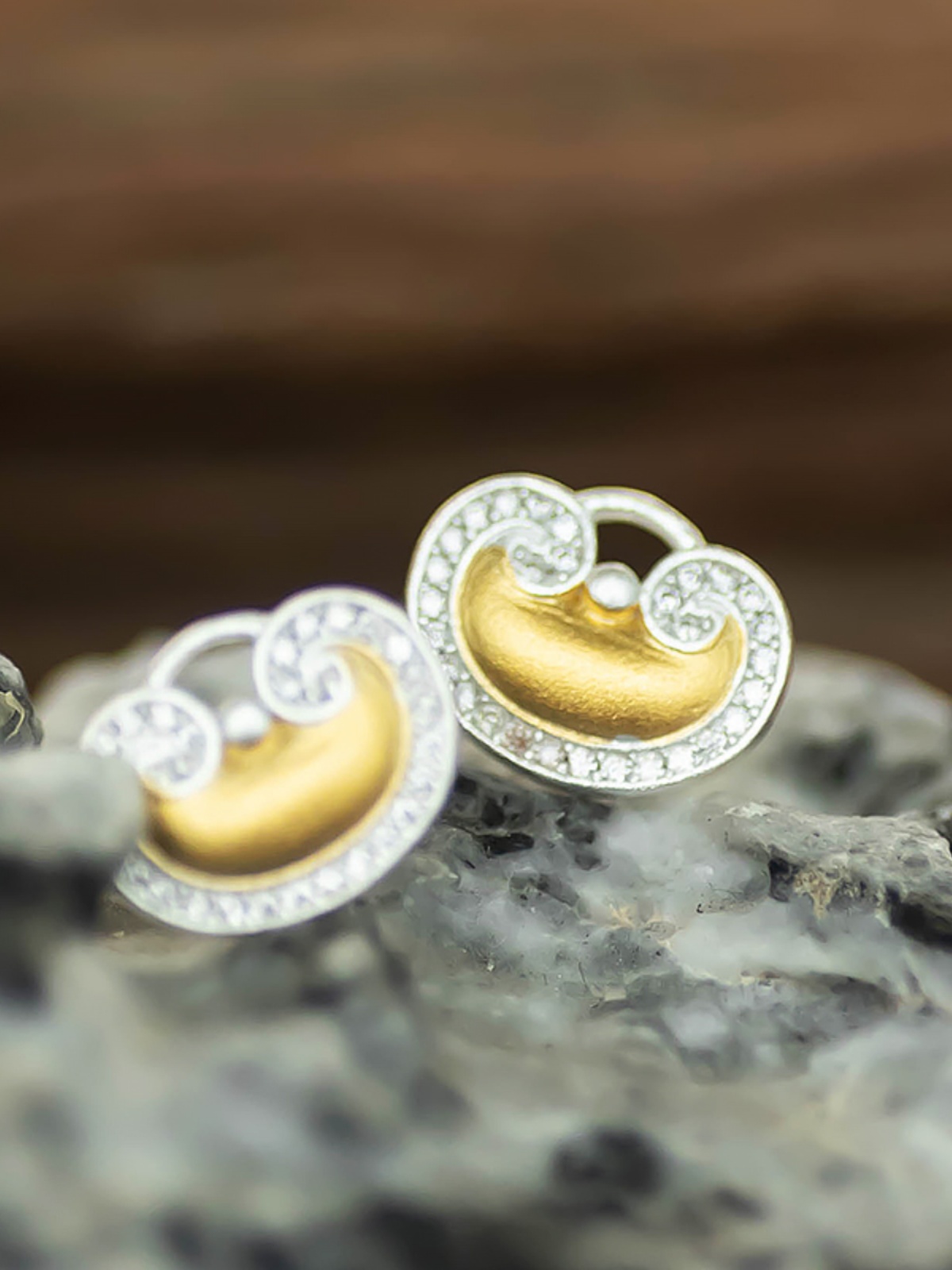 Gold-Plated National Style Cloud Design Small Ingot Earrings with Diamond Inlay and Pure Silver 999 Gold Lock, Cute Fashion Accessory Gold-Plated National Style Cloud Design Small Ingot Earrings with Diamond Inlay and Pure Silver 999 Gold Lock, Cute Fashion Accessory