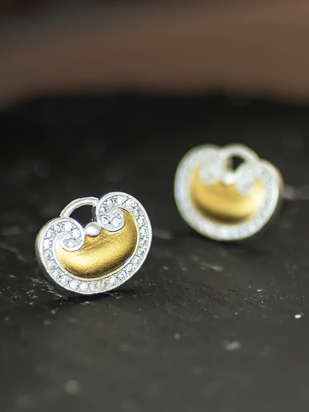 Gold-Plated National Style Cloud Design Small Ingot Earrings with Diamond Inlay and Pure Silver 999 Gold Lock, Cute Fashion Accessory Gold-Plated National Style Cloud Design Small Ingot Earrings with Diamond Inlay and Pure Silver 999 Gold Lock, Cute Fashion Accessory