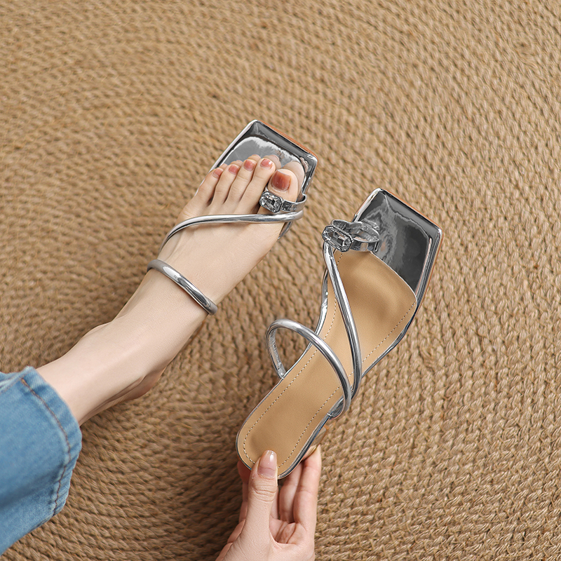 Gold Rhinestone Thong Sandals with Chunky Heels - Open-Toe Summer Sandals for Women, Elegant and Stylish Footwear Gold Rhinestone Thong Sandals with Chunky Heels - Open-Toe Summer Sandals for Women, Elegant and Stylish Footwear
